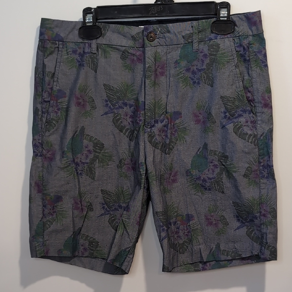 2/$20 Simons Le 31 Blue Floral  Bermuda Shorts Size 33
